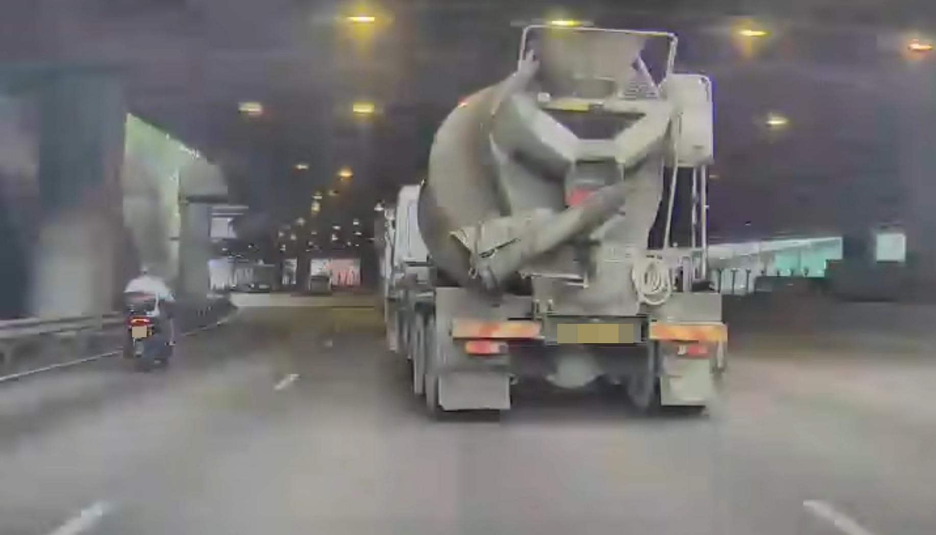 葵涌道險發生車禍。(fb「車cam L(香港群組)」圖片)