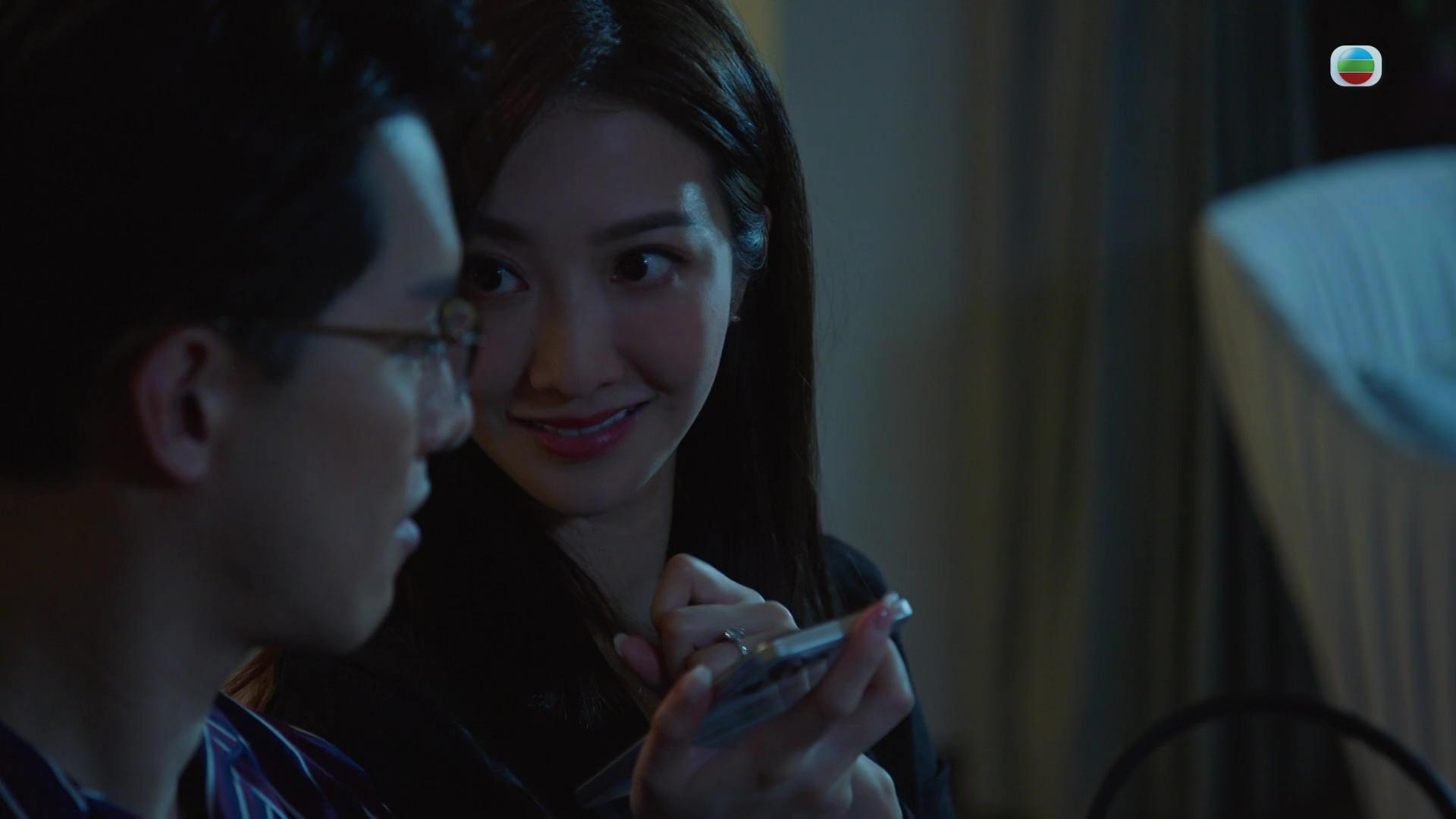 原本依婷仲以為裝高深偷聽器計劃好成功、點知最後發現係空歡喜。