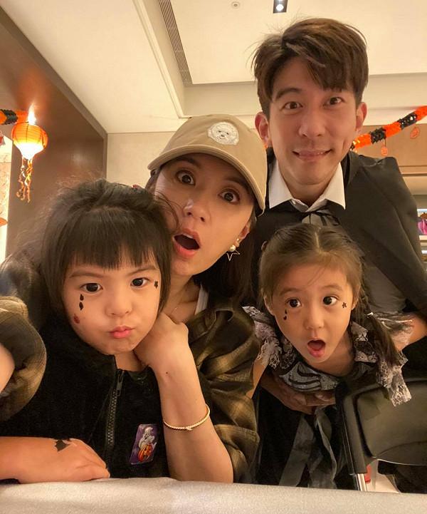 42歲修杰楷與影后賈靜雯結婚10年育有兩女。