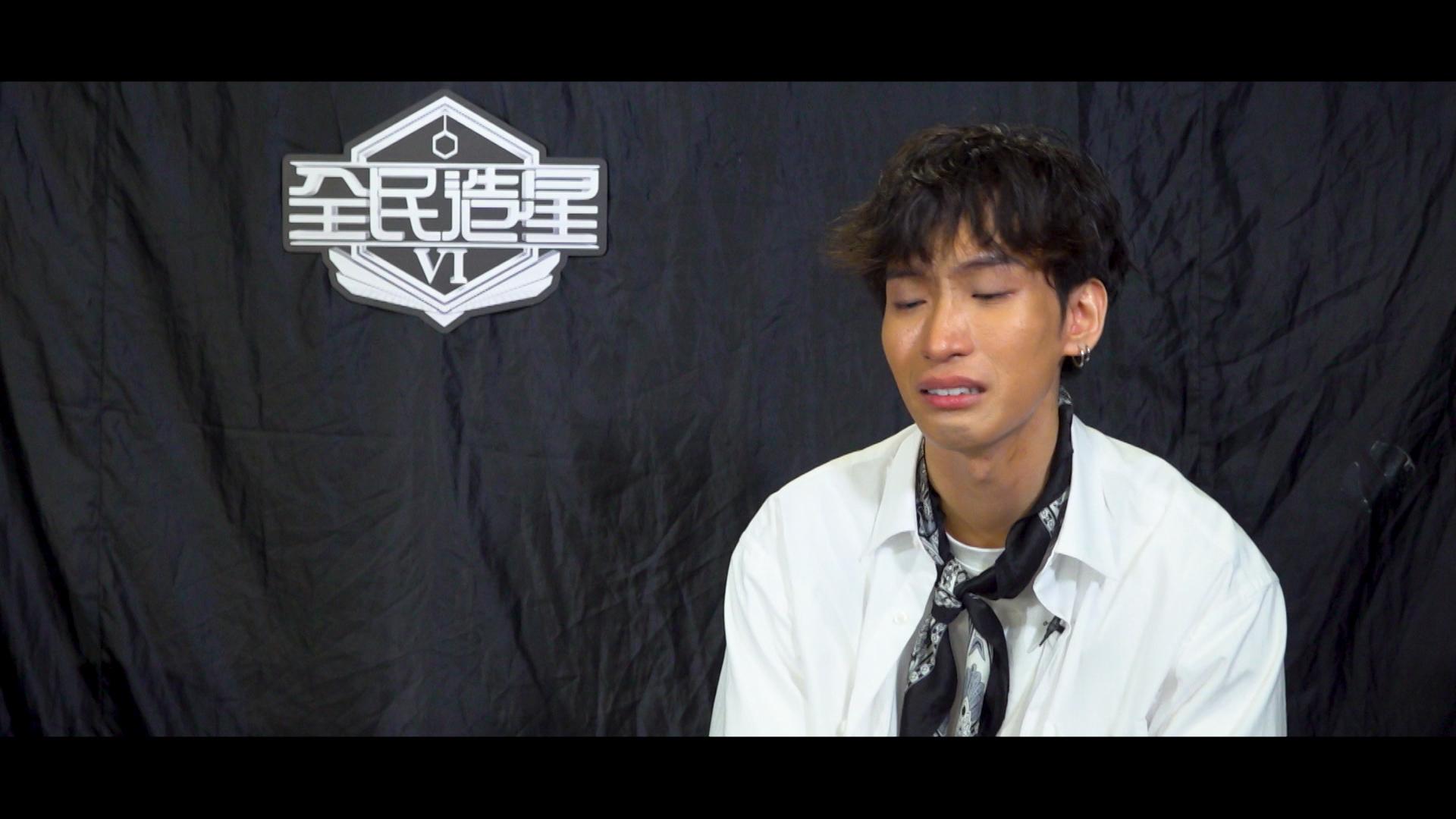 25號參賽者Chester演出走音,有感令支持自己的人失望而落淚。