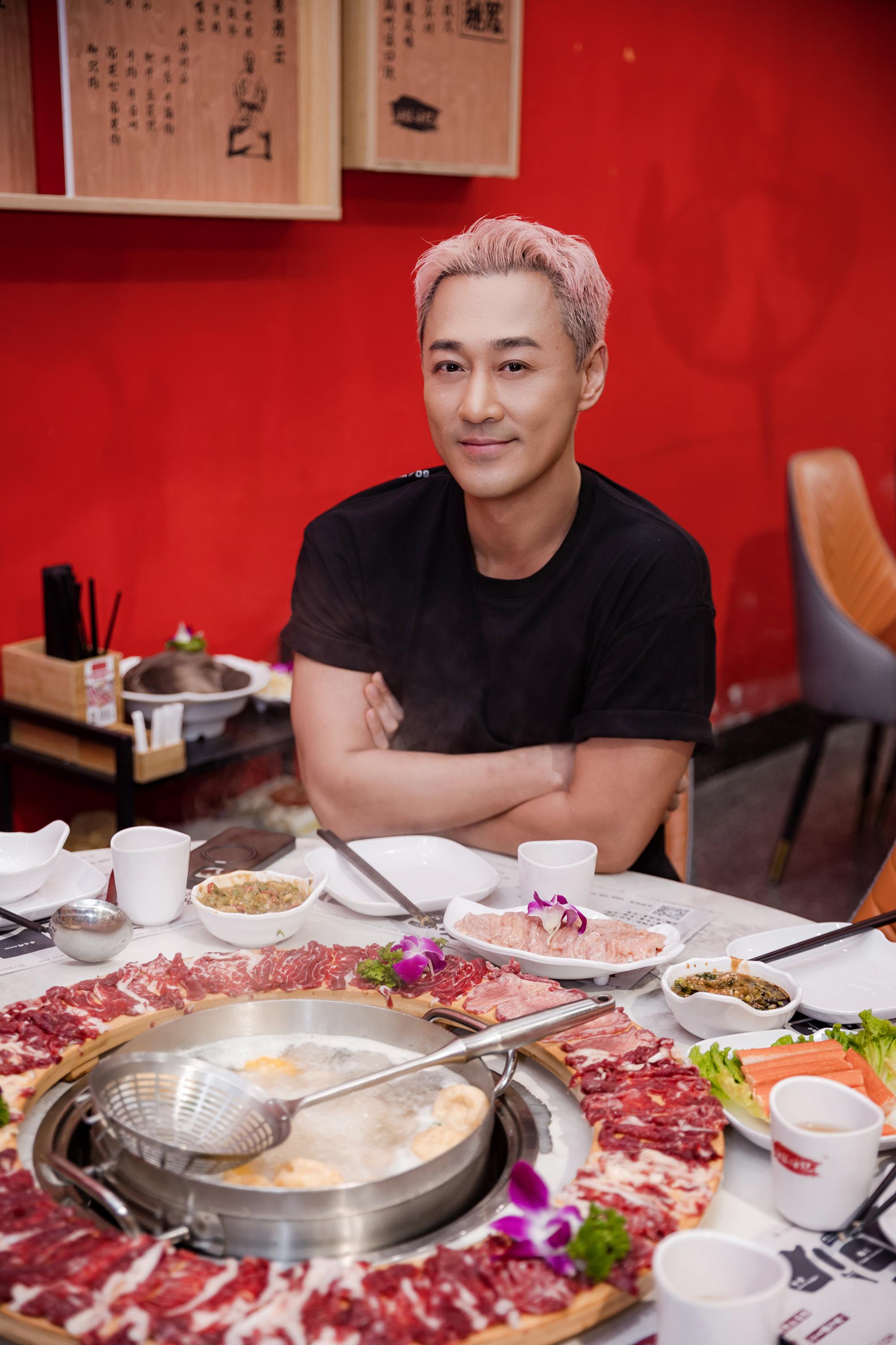 林峯表示今次巡演上海站,邀請到天后陳慧琳做嘉賓。