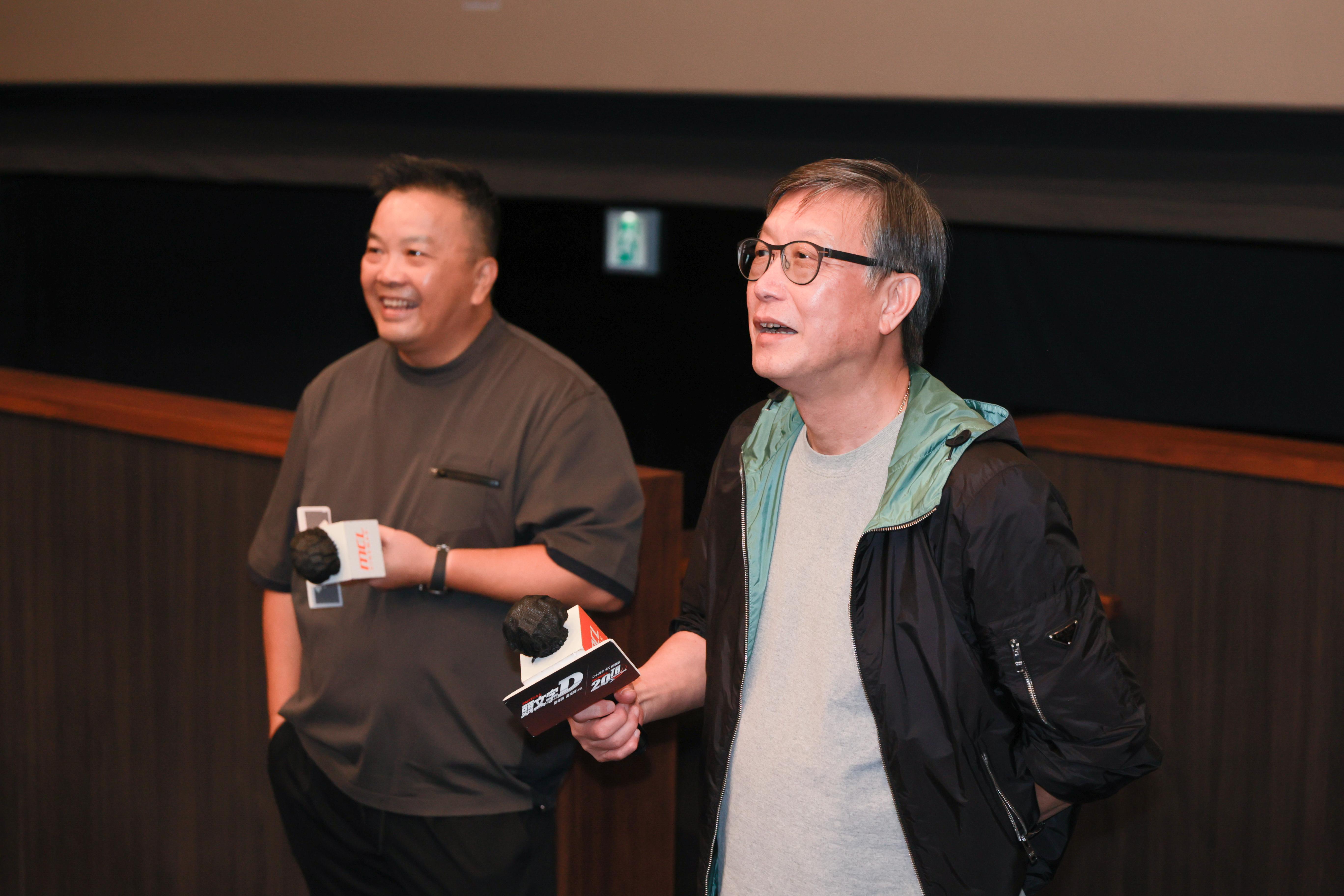 劉偉強與麥兆輝跑了多間戲院謝票,吸引「頭D迷」帶埋珍藏追捧。