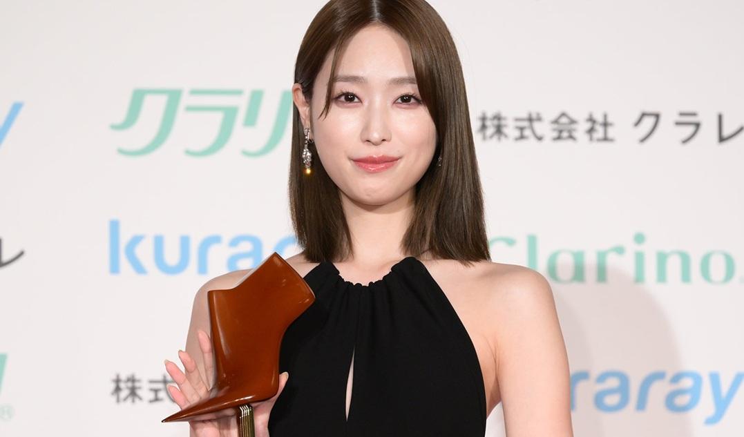 高橋光2014年選美後被星探睇中簽約藝人,翌年正式出道。