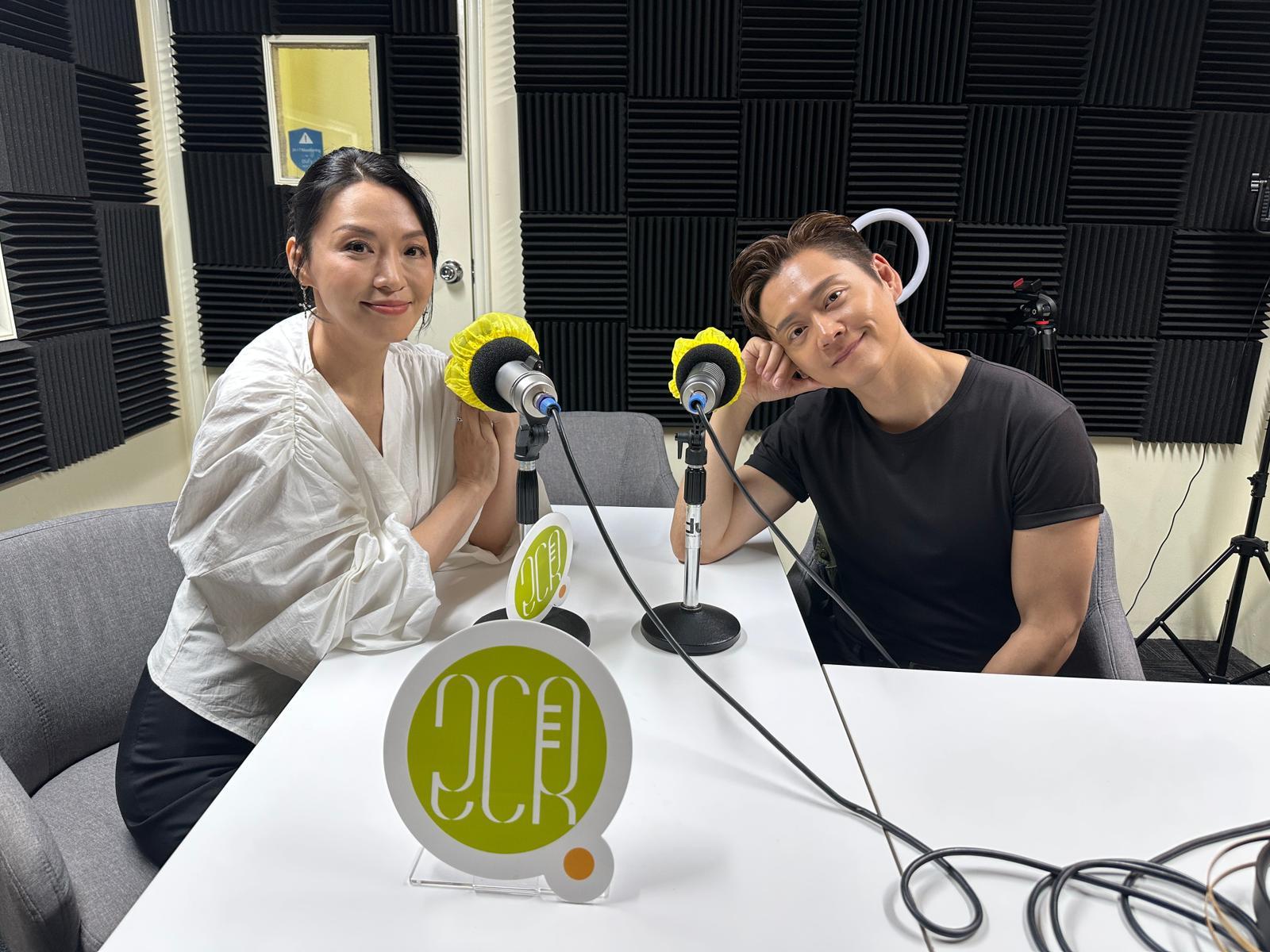 兩位藝人亦接受了當地電台專訪,更到不同地方享受美食,落力宣傳。