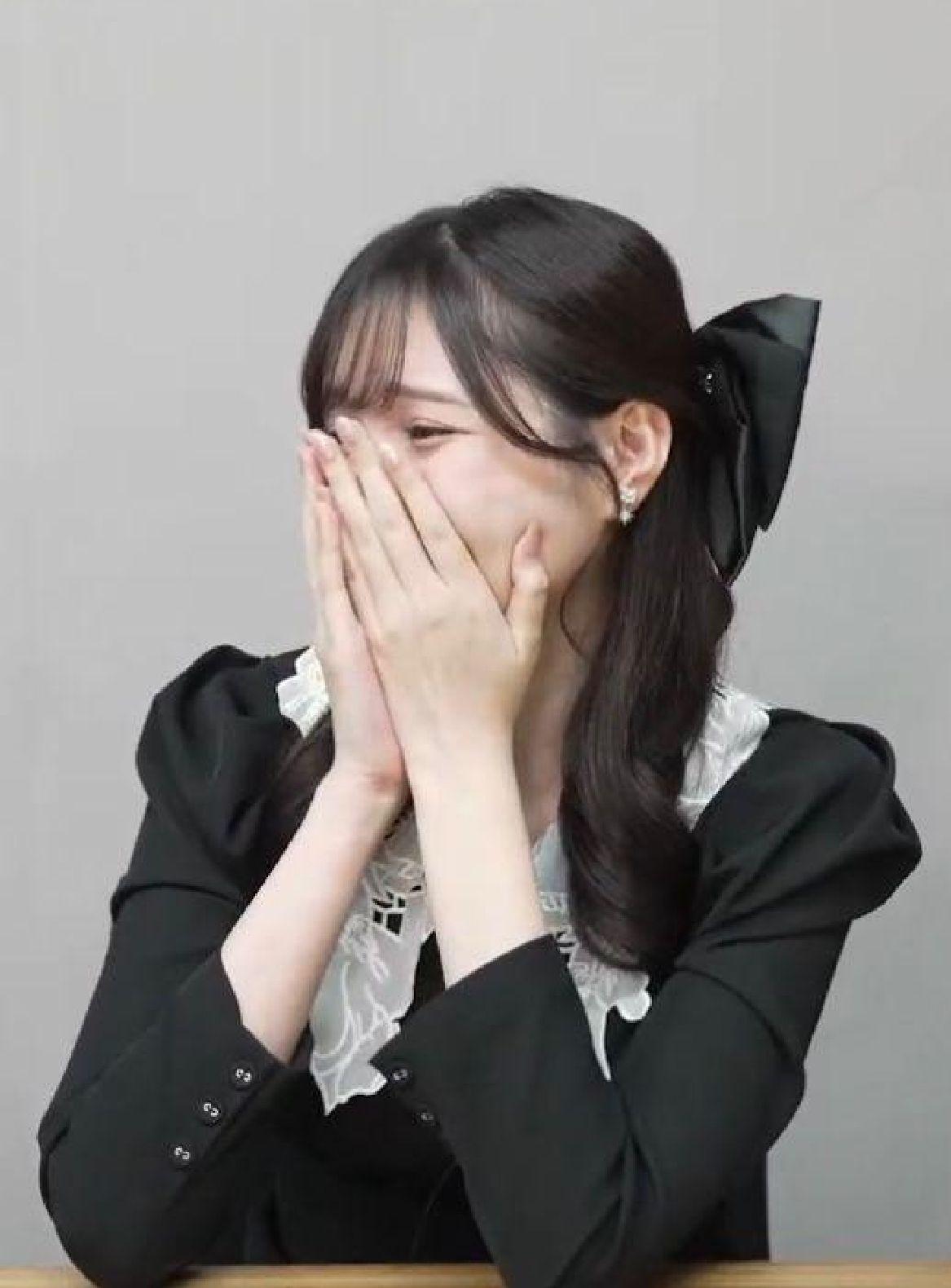 新有菜去年底在直播期間宣布2025年引退AV界,在鏡頭前一度忍不住落淚。