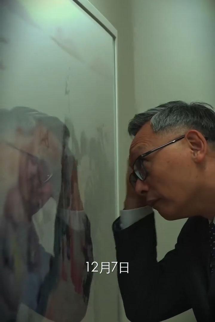 卓孝業同在影片登場,呼籲選民在立法會選舉中投票。(鄧炳強FB影片截圖)