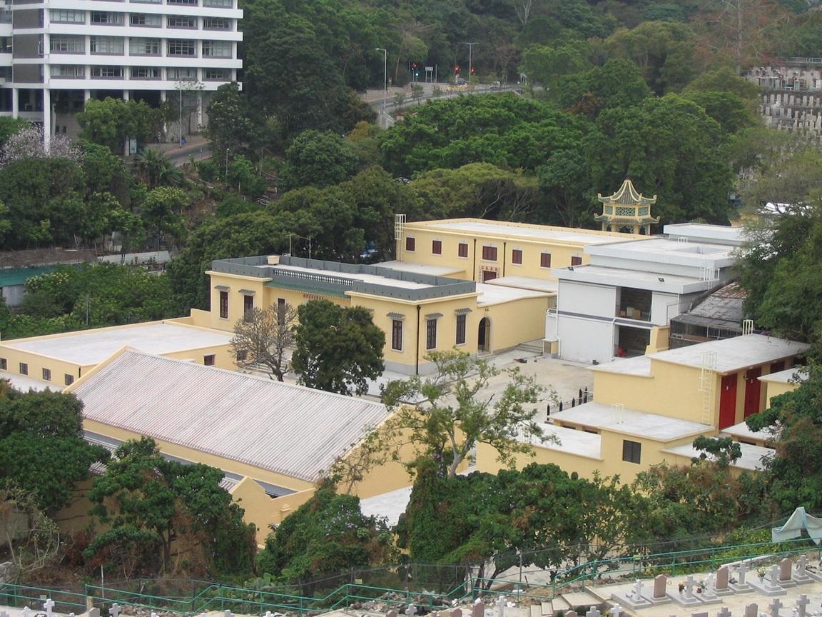 東華三院為當年客死異鄉的華工安排原籍安葬,時至今日,東華義莊仍為先人靈柩、骨殖及骨灰提供寄厝服務。(圖片來源:東華三院)