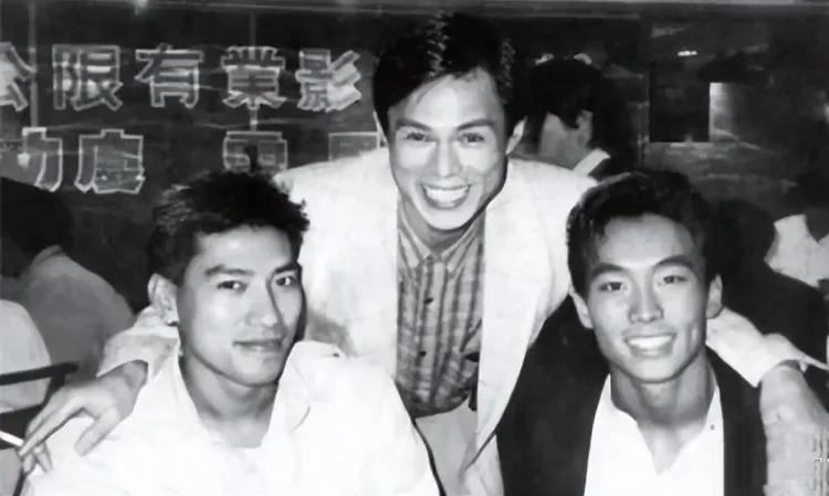 鄭浩南(右)與張耀揚(左)相識40年,中為林嶺東導演。