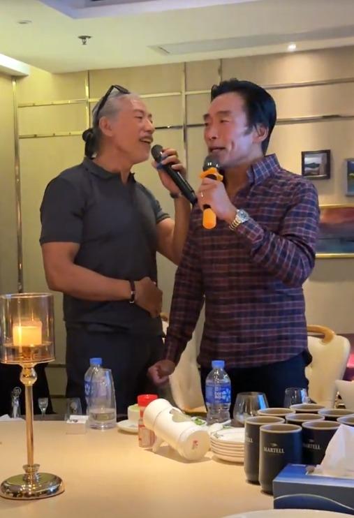 鄭浩南與張耀揚互相搭膊頭唱歌,令網民紛紛想起《古惑仔》片段,留言指「東星小聚」。