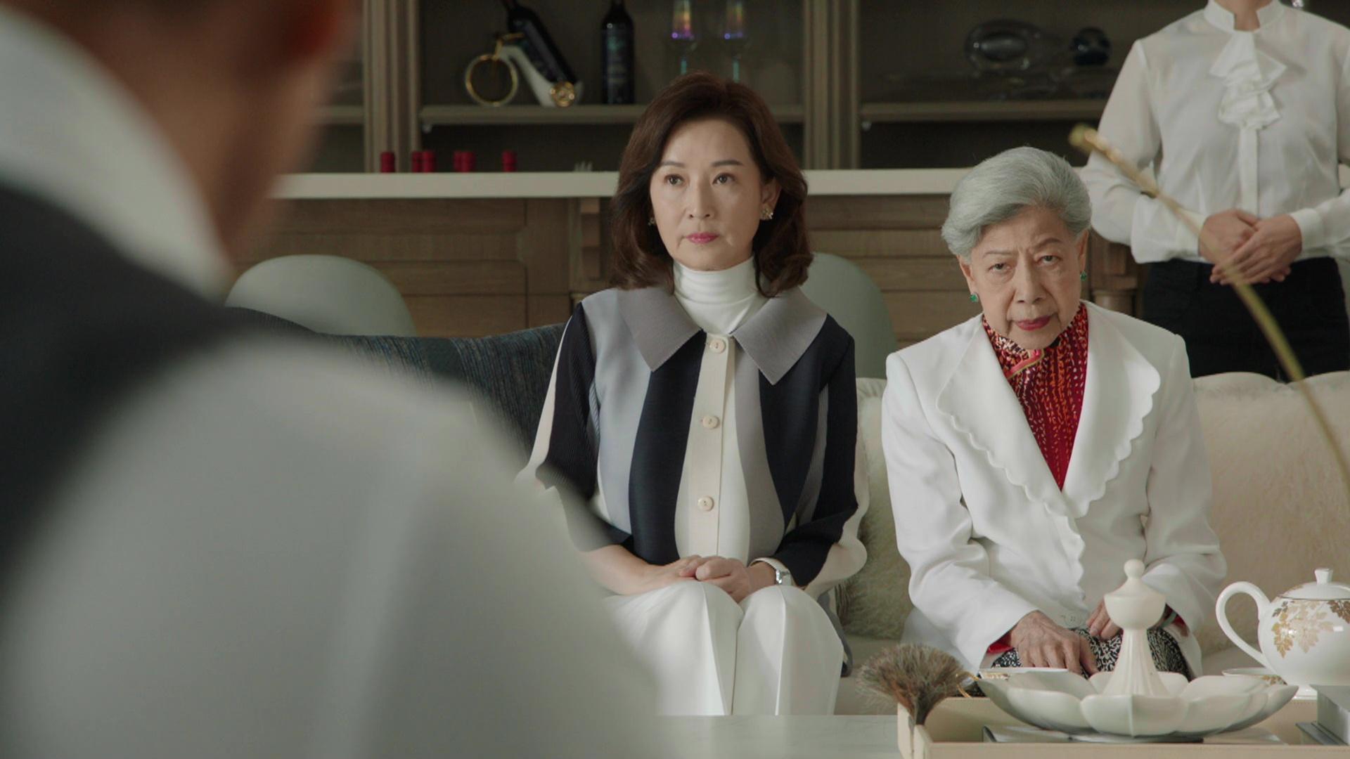 羅蘭姐90歲依然享受扮靚靚。