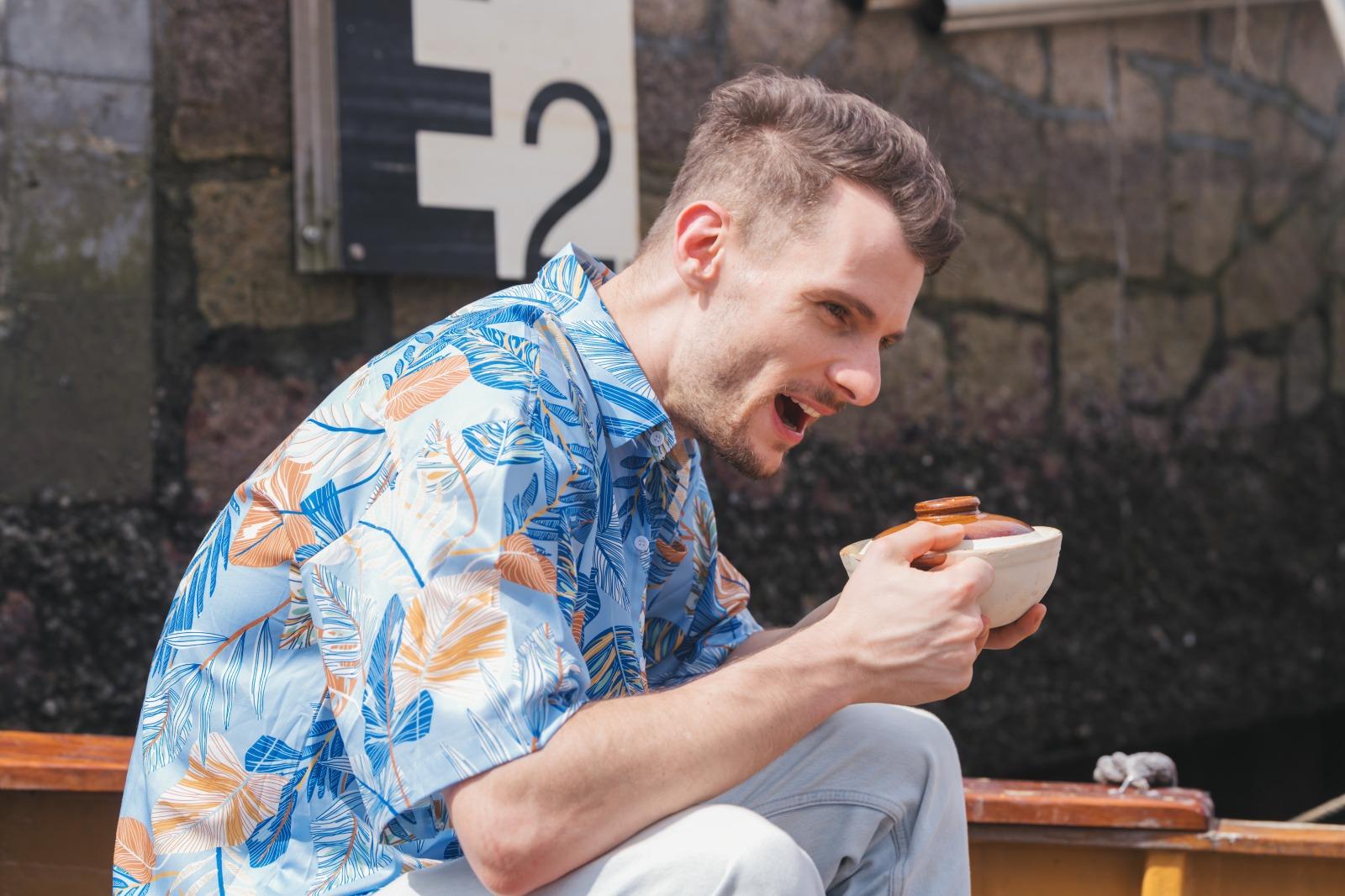 Brendan稱,會向外國朋友推介這煲「臘味片魷魚筒鱆魚肉餅煲仔飯」。