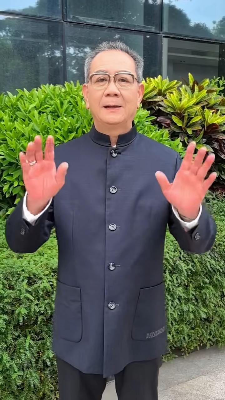 潘志文在社交平台分享出動私伙服裝拍攝原因。