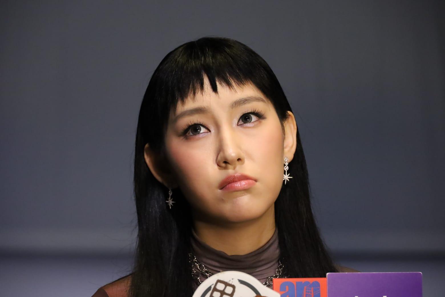 炎明熹早前宣布自組公司,網上有人說她不懂飲水思源。