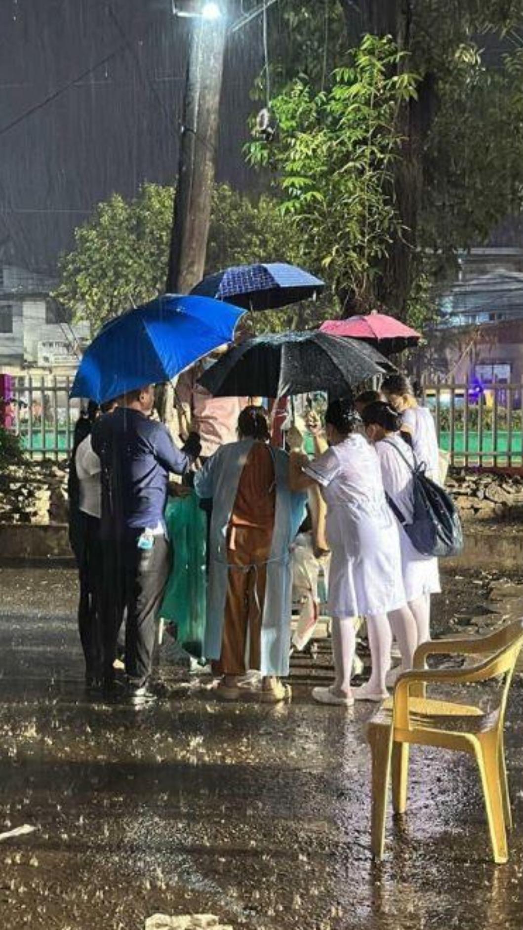 菲律賓6.9級地震教堂大鐘墮地 猛烈搖晃街上民眾嚇到緊緊擁抱(有片)