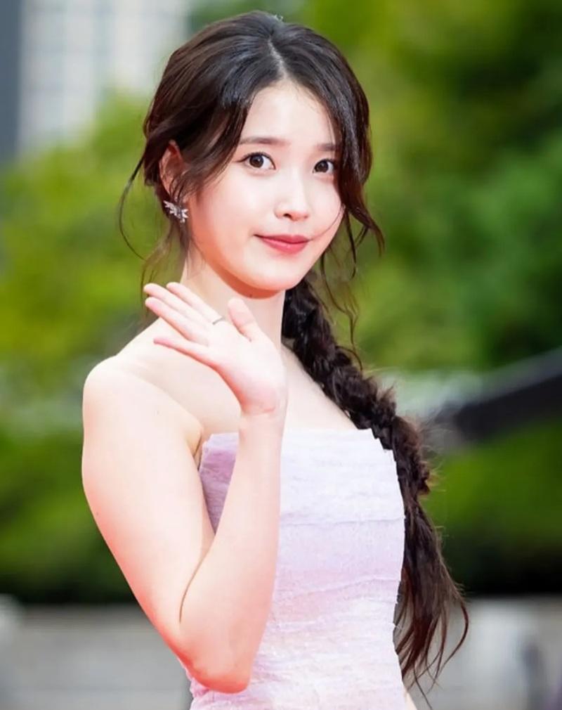 首爾國際電視節|IU封后激動攞獎 感謝劇中父母領悟人生