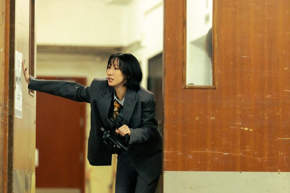 泳兒新歌講打針抗老 MV慘被喪屍追殺