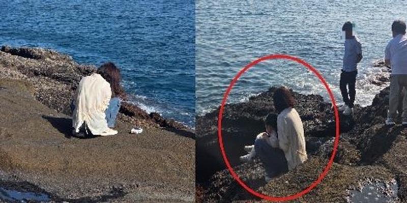 疑似中國遊客濟州島抱孩子岸邊大便 南韓網民炮轟