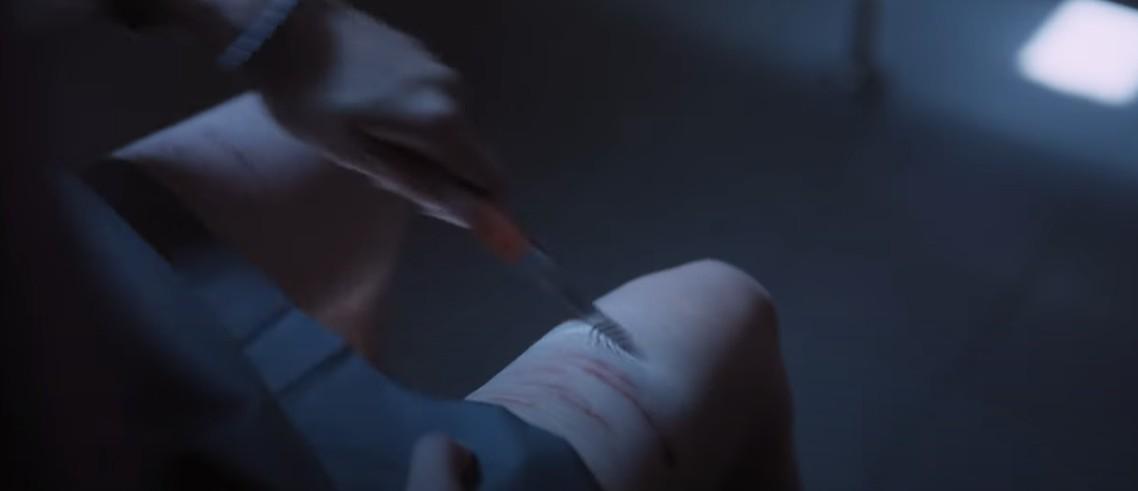 學生承受壓力大到性格異常,用工具刀割大髀。