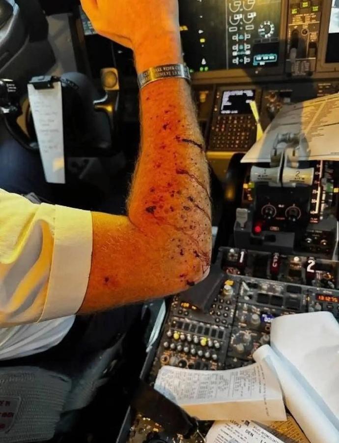 聯合航空機師血濺駕駛艙 擋風玻璃疑遭太空垃圾撞裂須急降