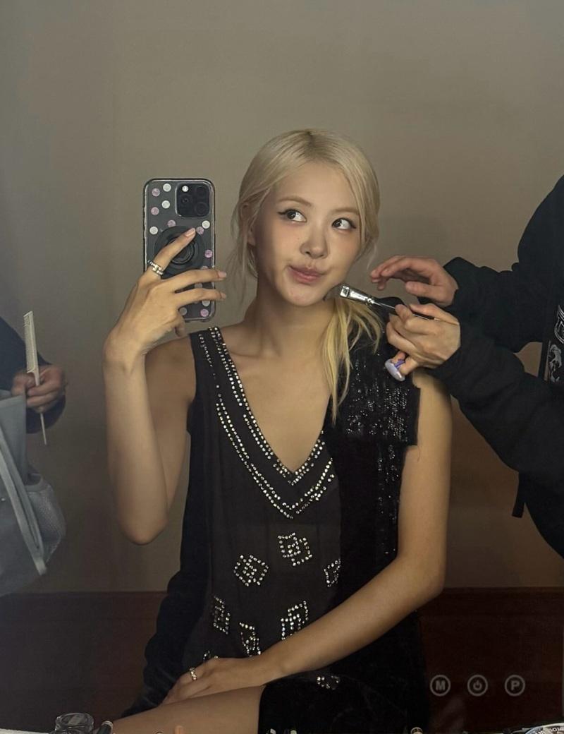 Rose@BLACKPINK時裝騷合照 英媒刻意裁走引發歧視風波