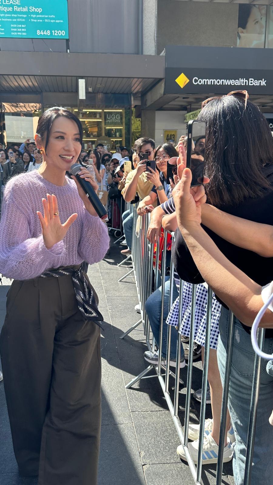 陳煒與粉絲打成一片,氣氛高漲。