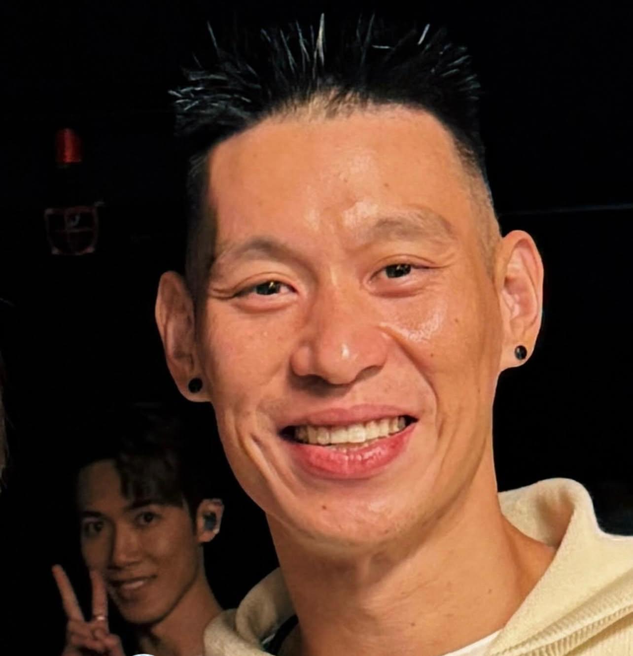 Stanley搞笑地表示只能攝位合照。