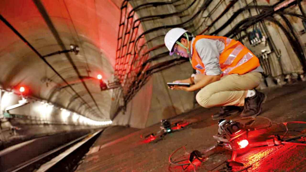 港鐵在東鐵線隧道段應用超視距無人機。