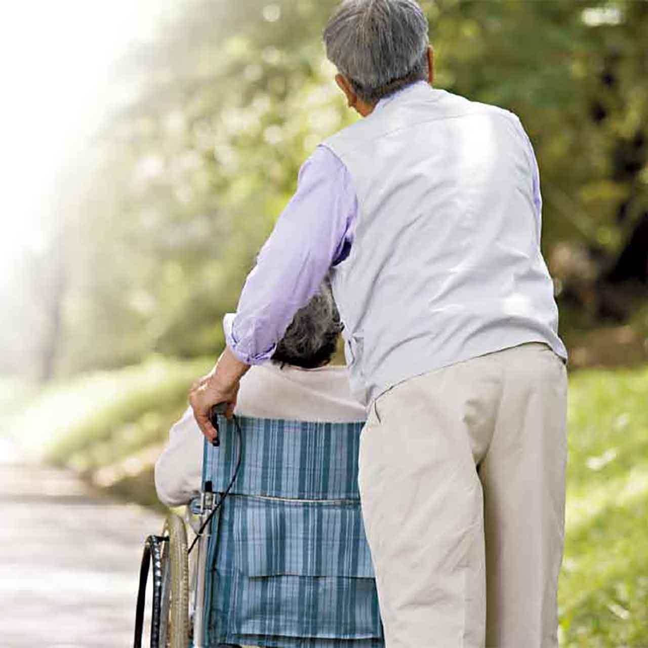 申訴專員籲完善託服務,減輕照顧者壓力。