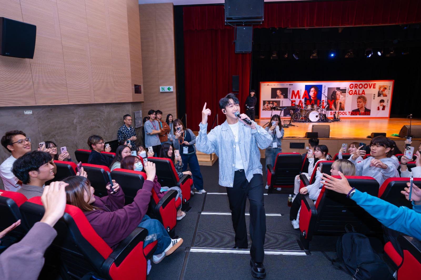 馮允謙浸大巡唱 宣布明年1月開戶外騷