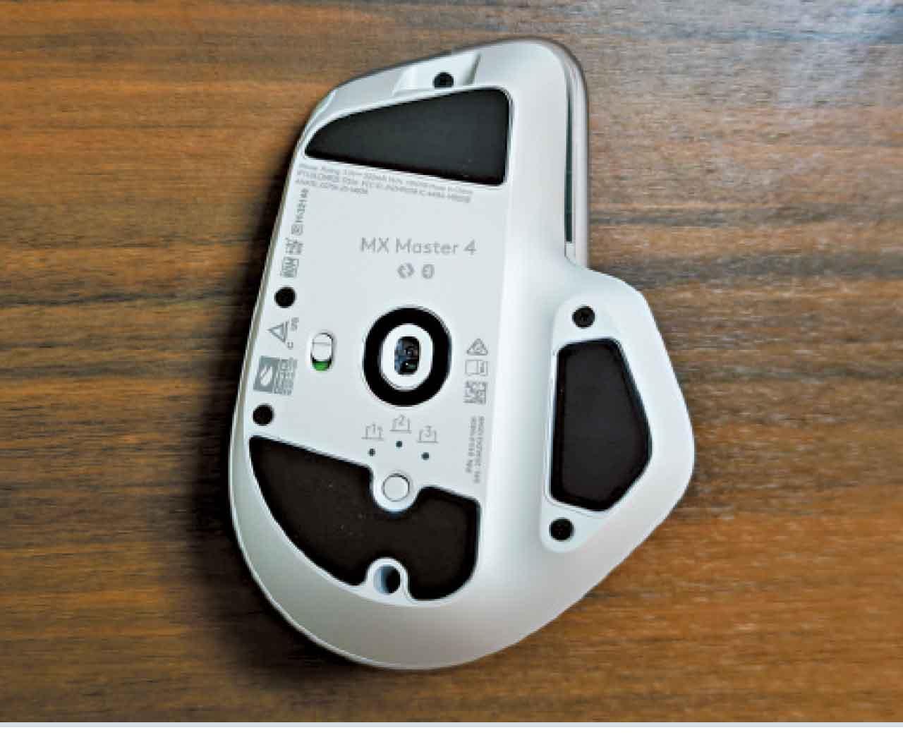 底部採用可拆式底殼設計,配備8,000 DPI感應器。