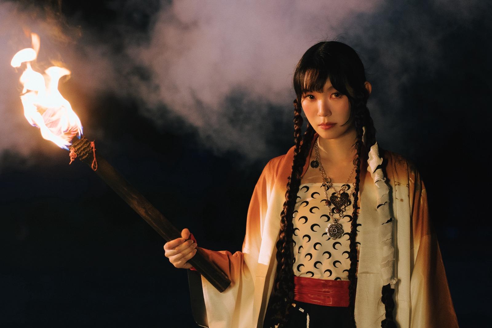 全新唱作組合FYP由主音Emiko、結他手Billy Long及鼓手霍金組成。