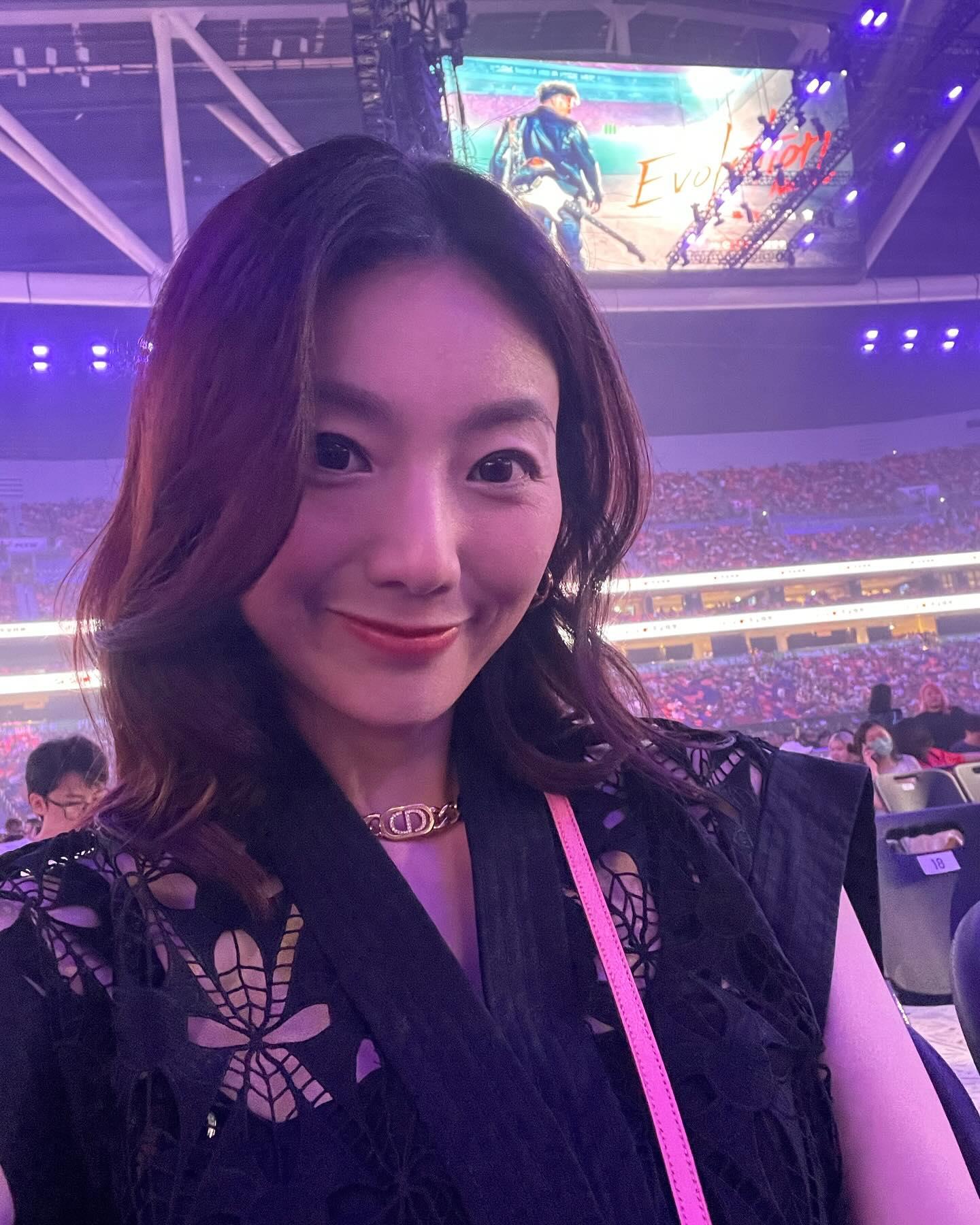 前TVB新聞主播周嘉儀(Venus)。