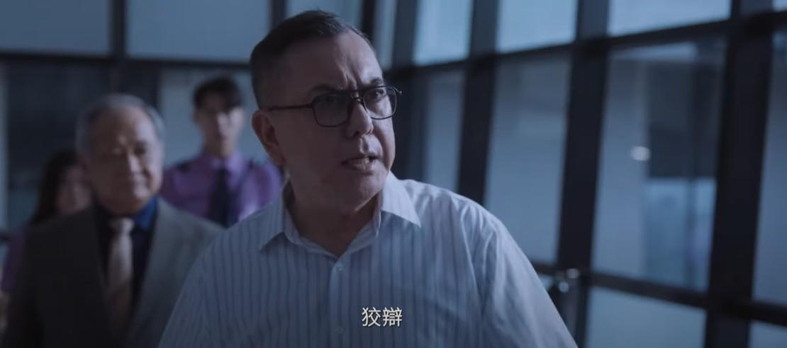 校長黃秋生為處理學生問題與教師爭論。