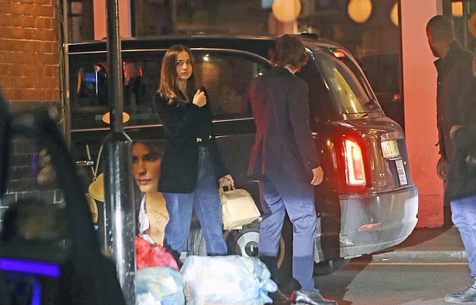 兩人今年2月,被拍到在英國倫敦撐枱腳。