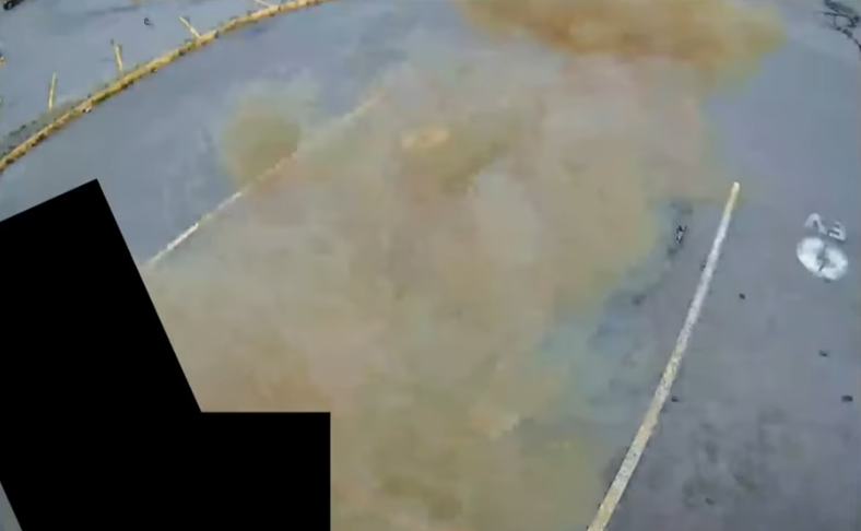 Tesla電動車充電突爆炸車主被震飛 調查指變壓器出事(有片)