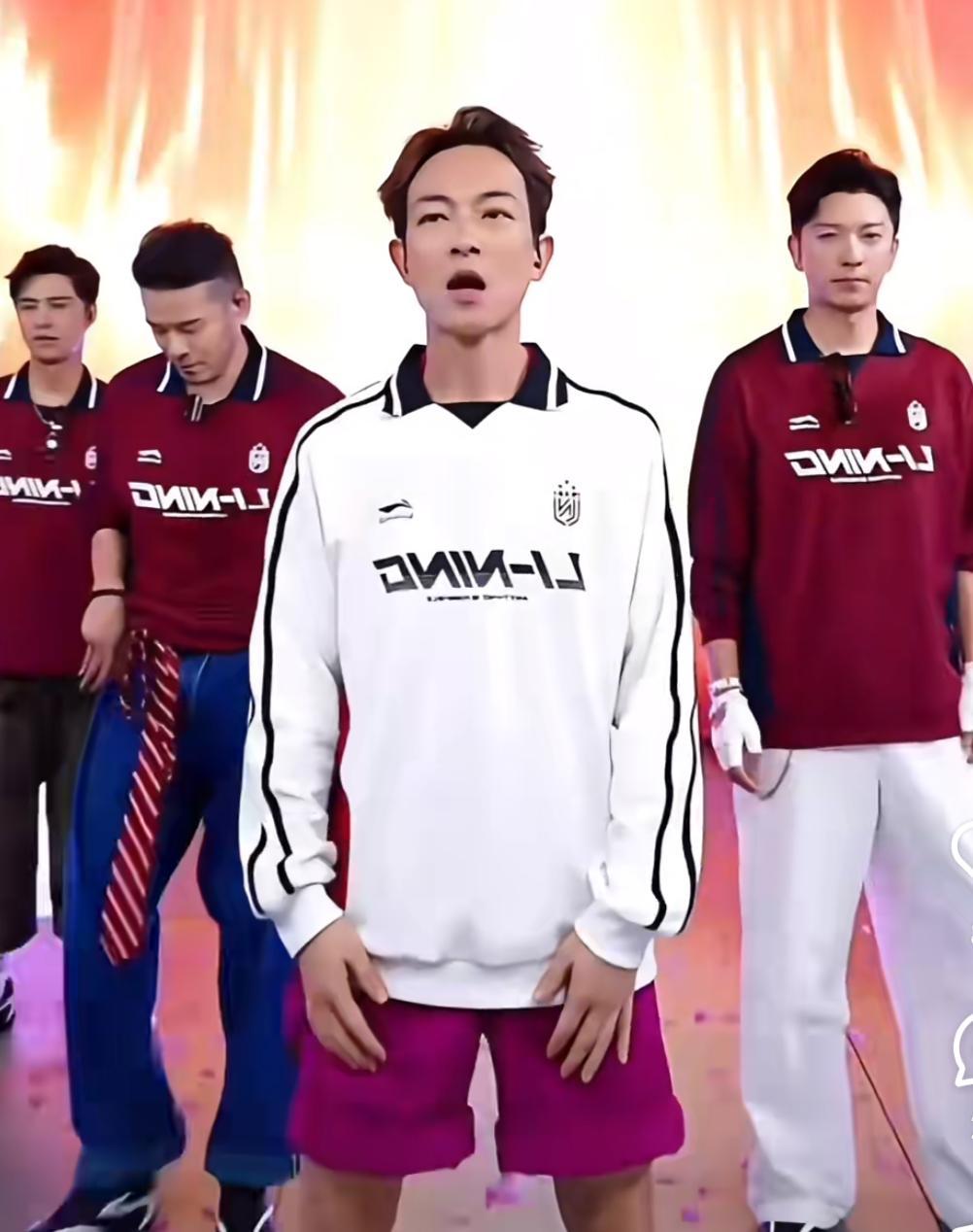 梁競徽組五人男團自嘲超過200歲。