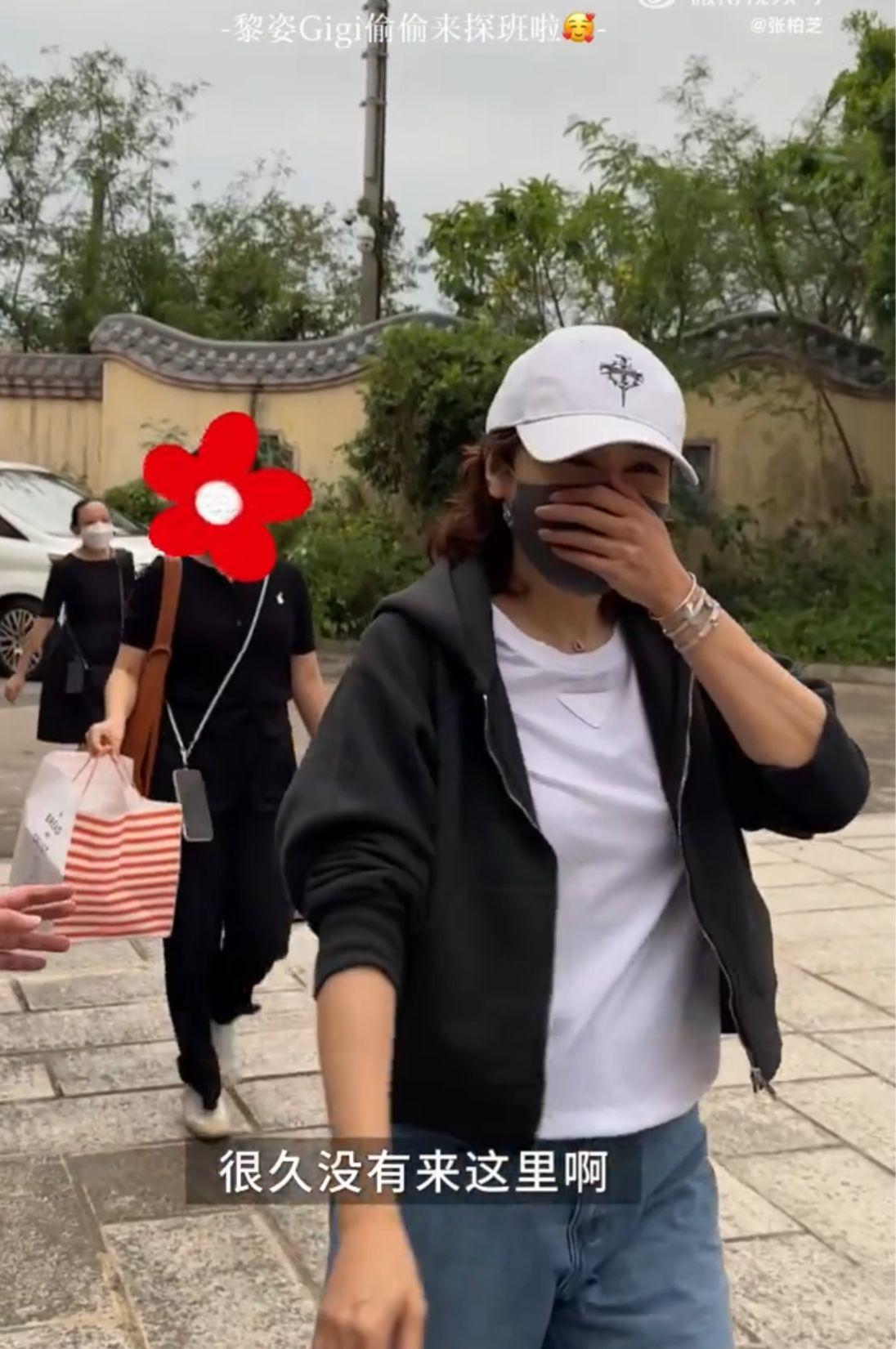 黎姿自從2008年宣布退出娛樂圈後,至今已經絕跡幕前演出17年。