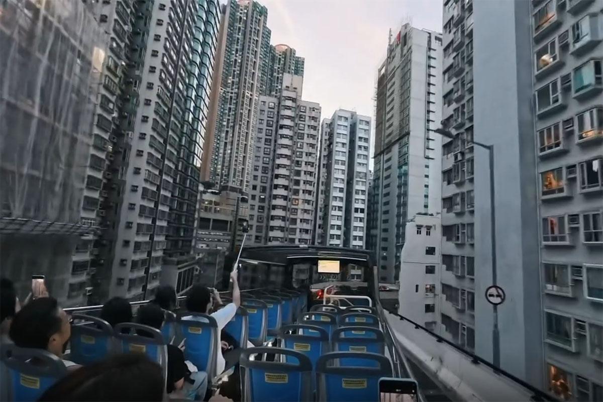 有網民做一日遊客搭開篷巴士遊香港,欣賞沿途風景。(Threads用戶tu.analogue影片截圖)