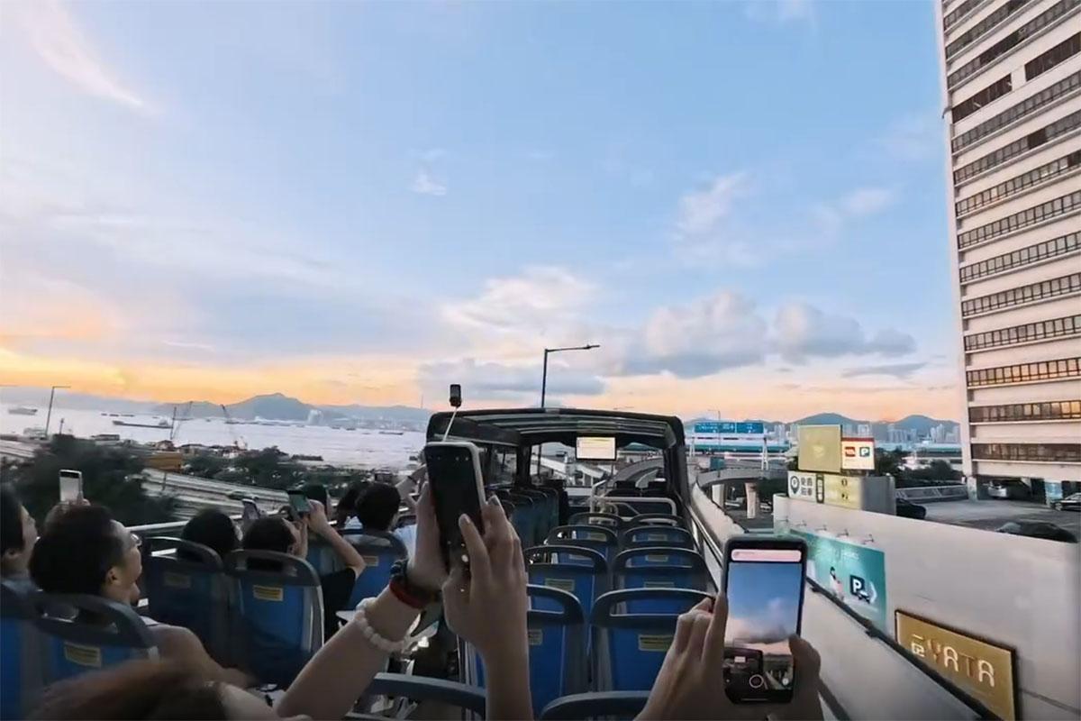 有網民做一日遊客搭開篷巴士遊香港,欣賞沿途風景。(Threads用戶tu.analogue影片截圖)