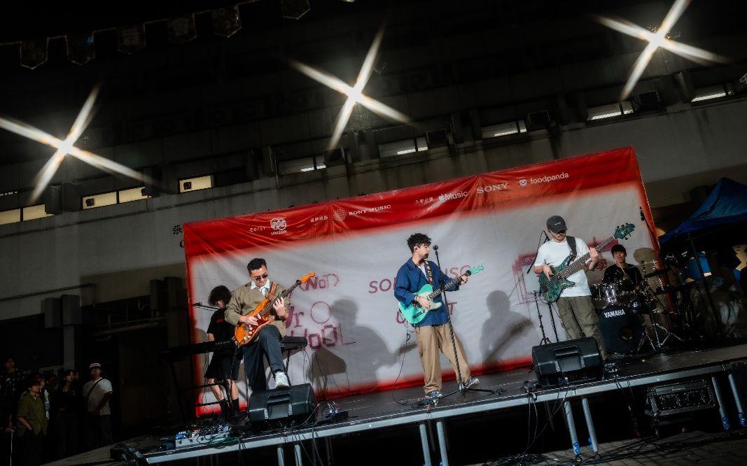 The Hertz 於理工大學首站時與 Michael C 合唱《泡泡》,用「Band Sound」震懾全場