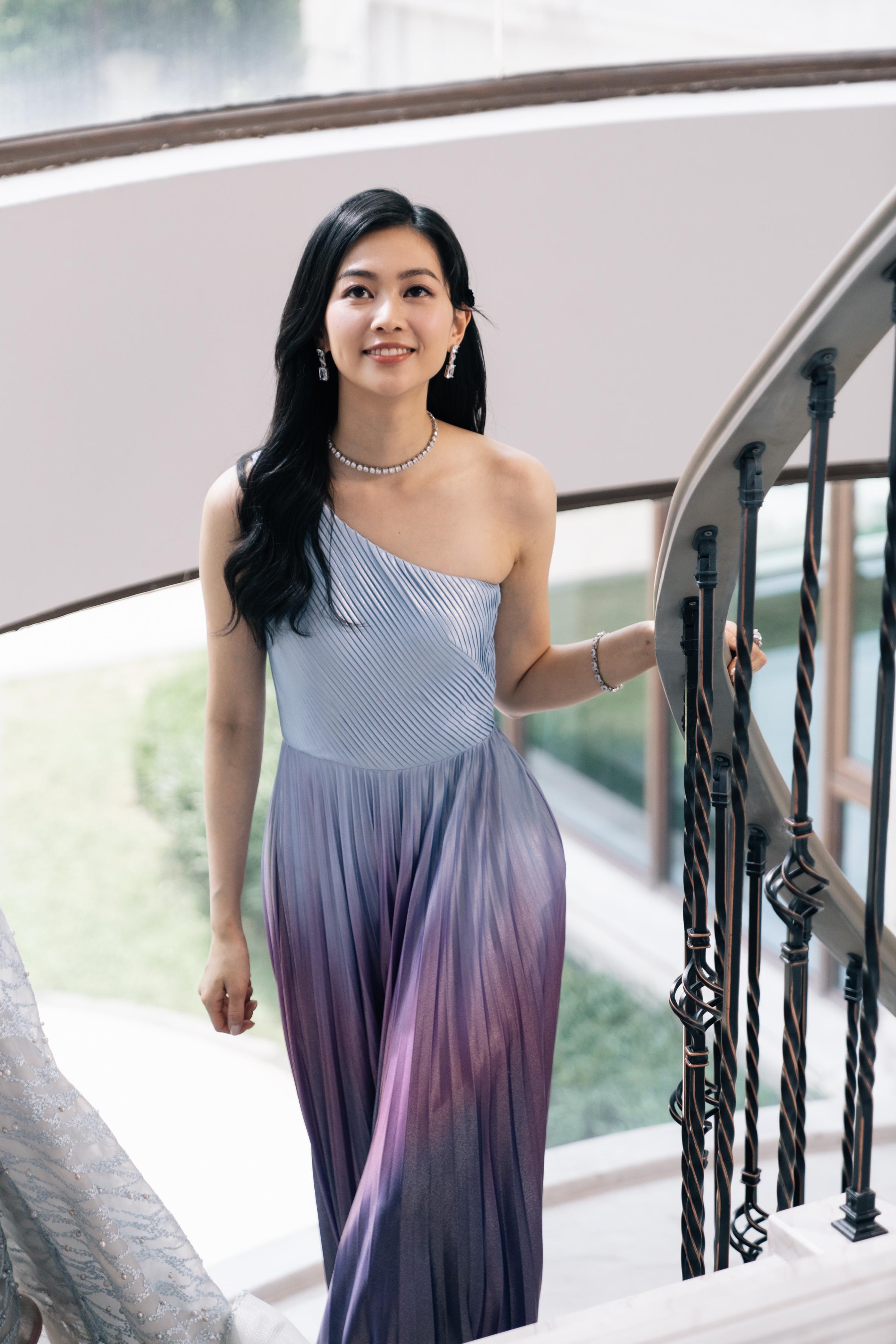 郭柏妍在劇中的靚靚造型非常高貴。