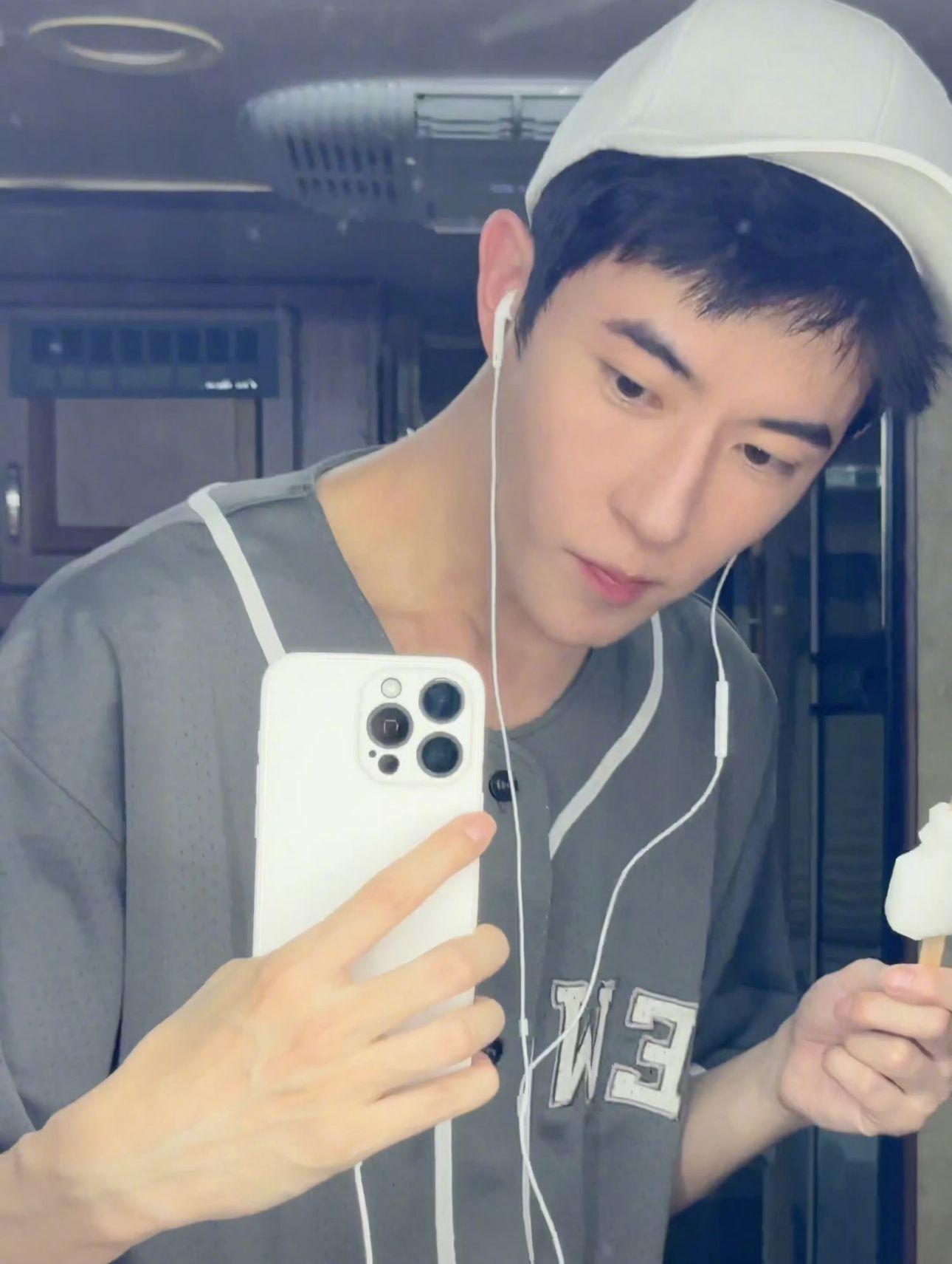 于朦朧死訊傳出至今,廣大網民仍對他的離世深表惋惜。