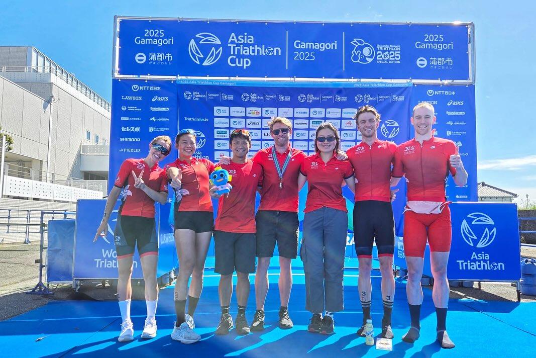 來自法國的Robin Elg(右二)剛取得特區護照,代表港隊出戰。