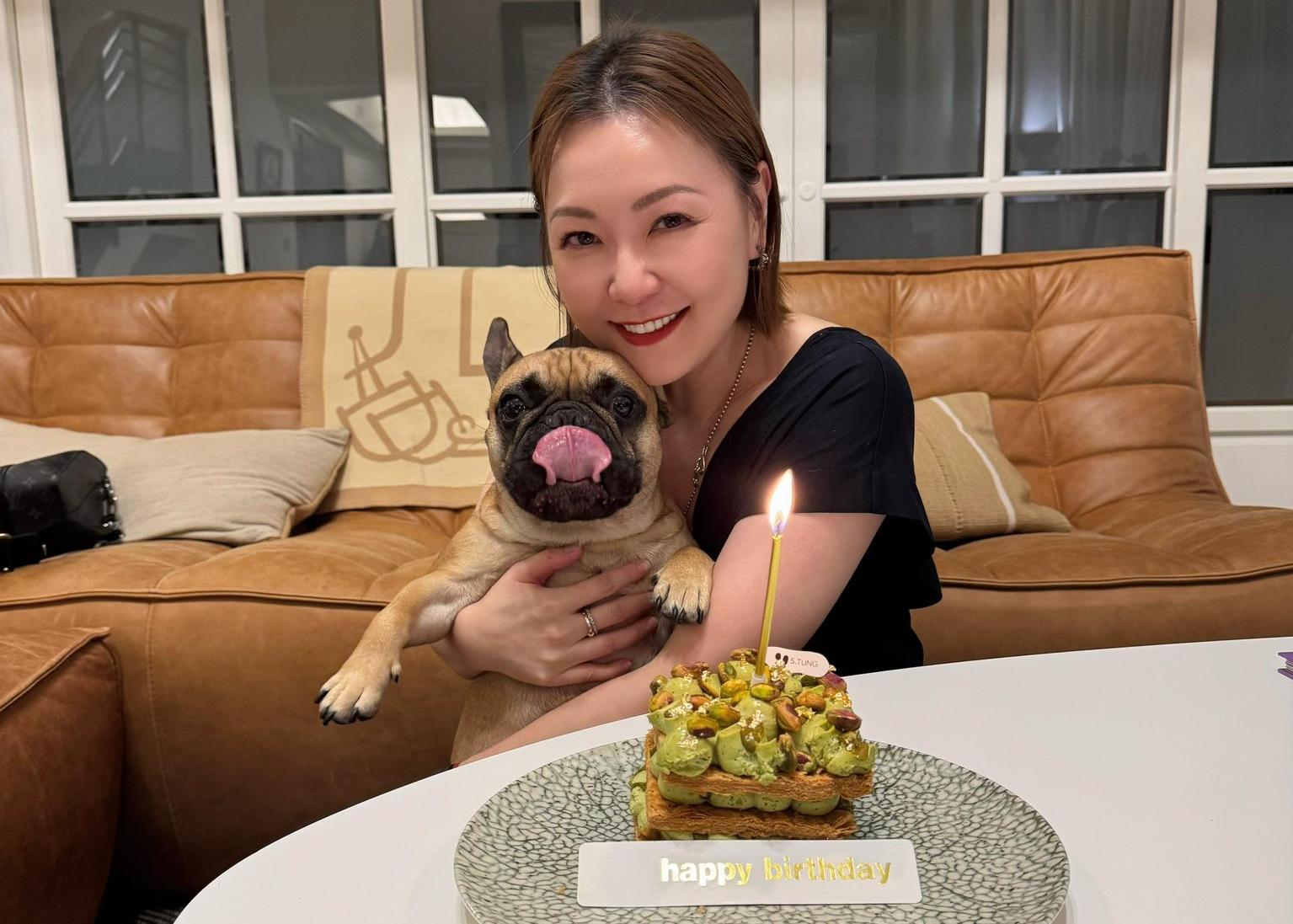 田蕊妮上月48歲生日,在社交平台開心分享與愛犬合照。(FB@田蕊妮 Kristal Tin)