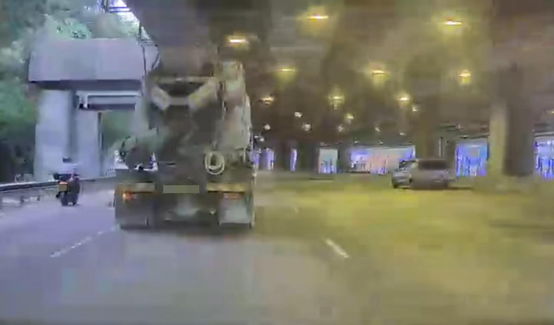 葵涌道險發生車禍。(fb「車cam L(香港群組)」圖片)