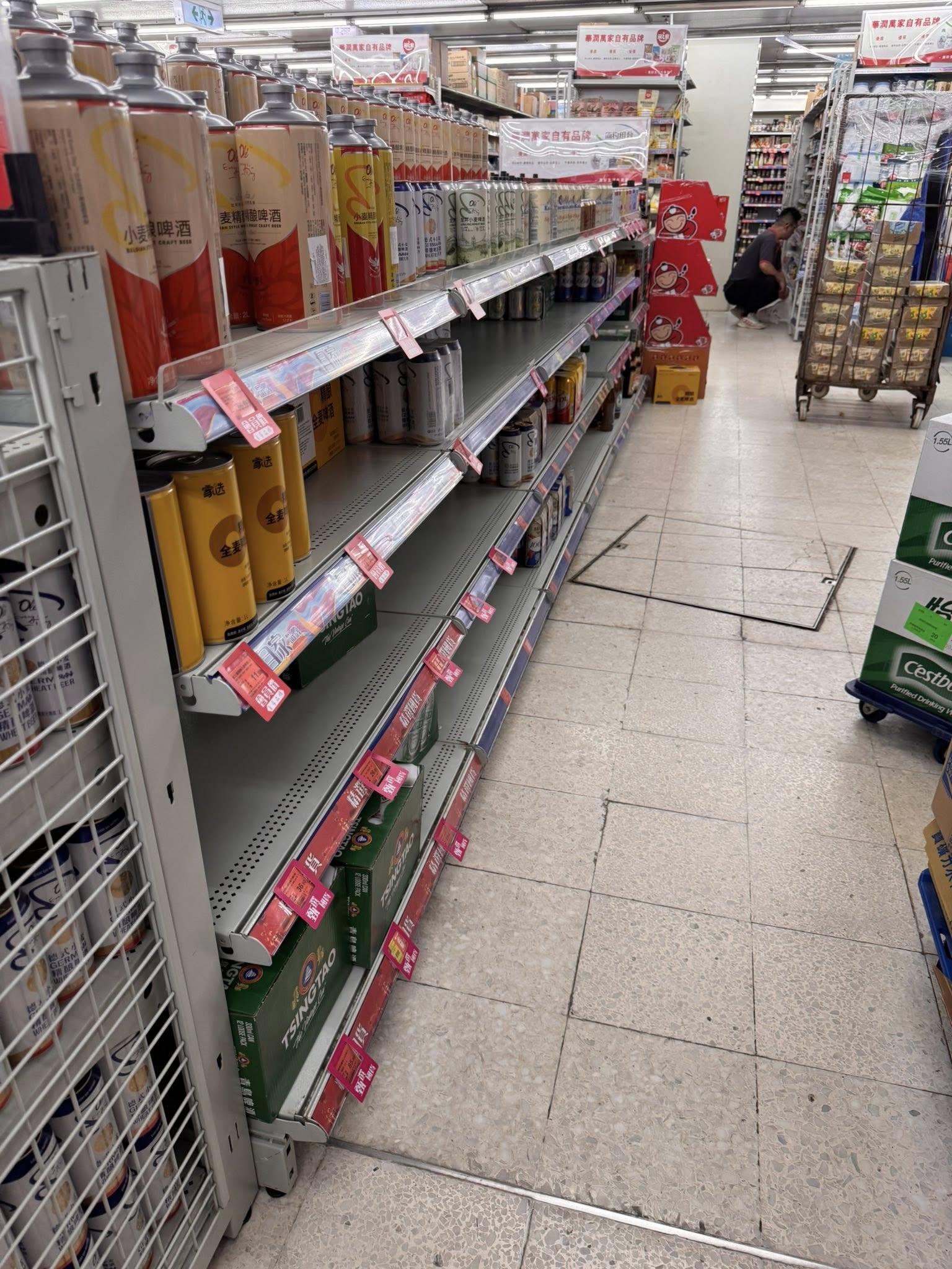 有網民發現將軍澳坑口富寧花園商場的U購分店,近日出現貨架清空未見補貨。(家繫富寧 Home@FuNing FB)