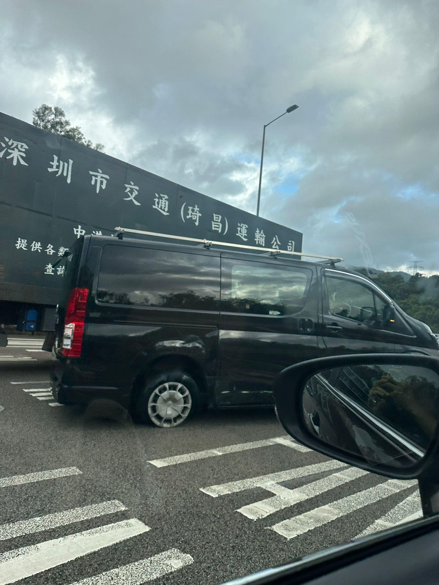 大埔吐露港公路發生車禍。(fb「馬路的事 (即時交通資訊台)」圖片)