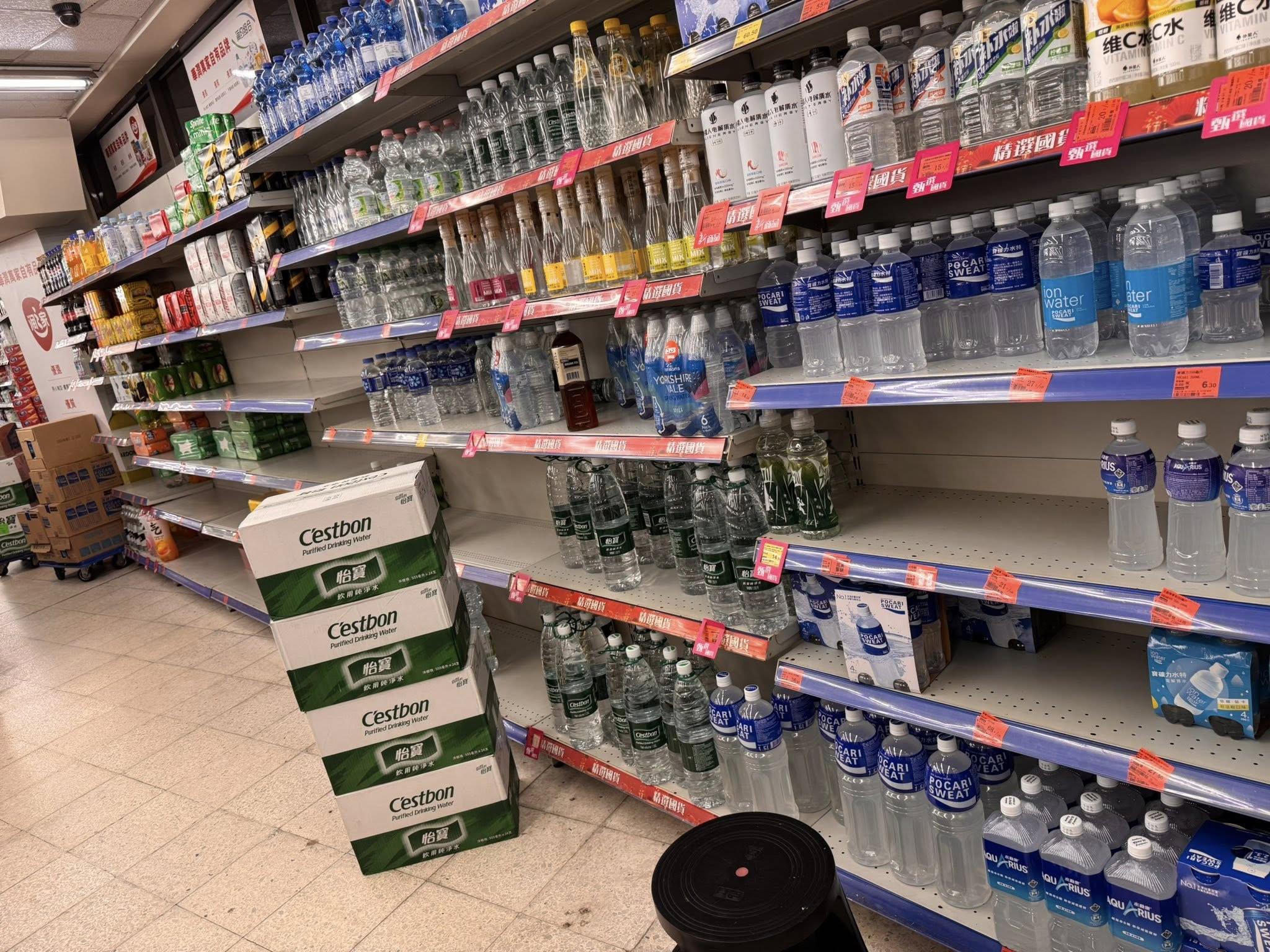 有網民發現將軍澳坑口富寧花園商場的U購分店,近日出現貨架清空未見補貨。(家繫富寧 Home@FuNing FB)