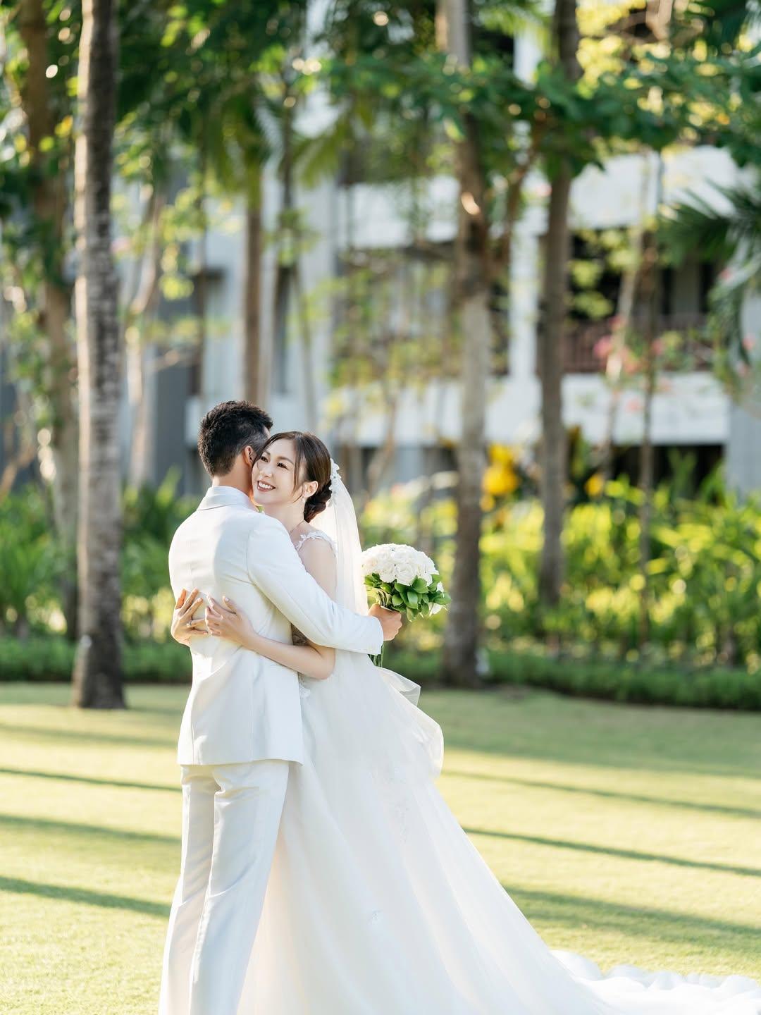 莊思敏日前再婚,與拍拖未夠兩年的高級督察黃耀彬飛到峇里島舉行婚禮。