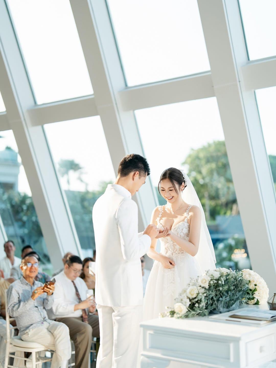 莊思敏日前再婚,與拍拖未夠兩年的高級督察黃耀彬飛到峇里島舉行婚禮。